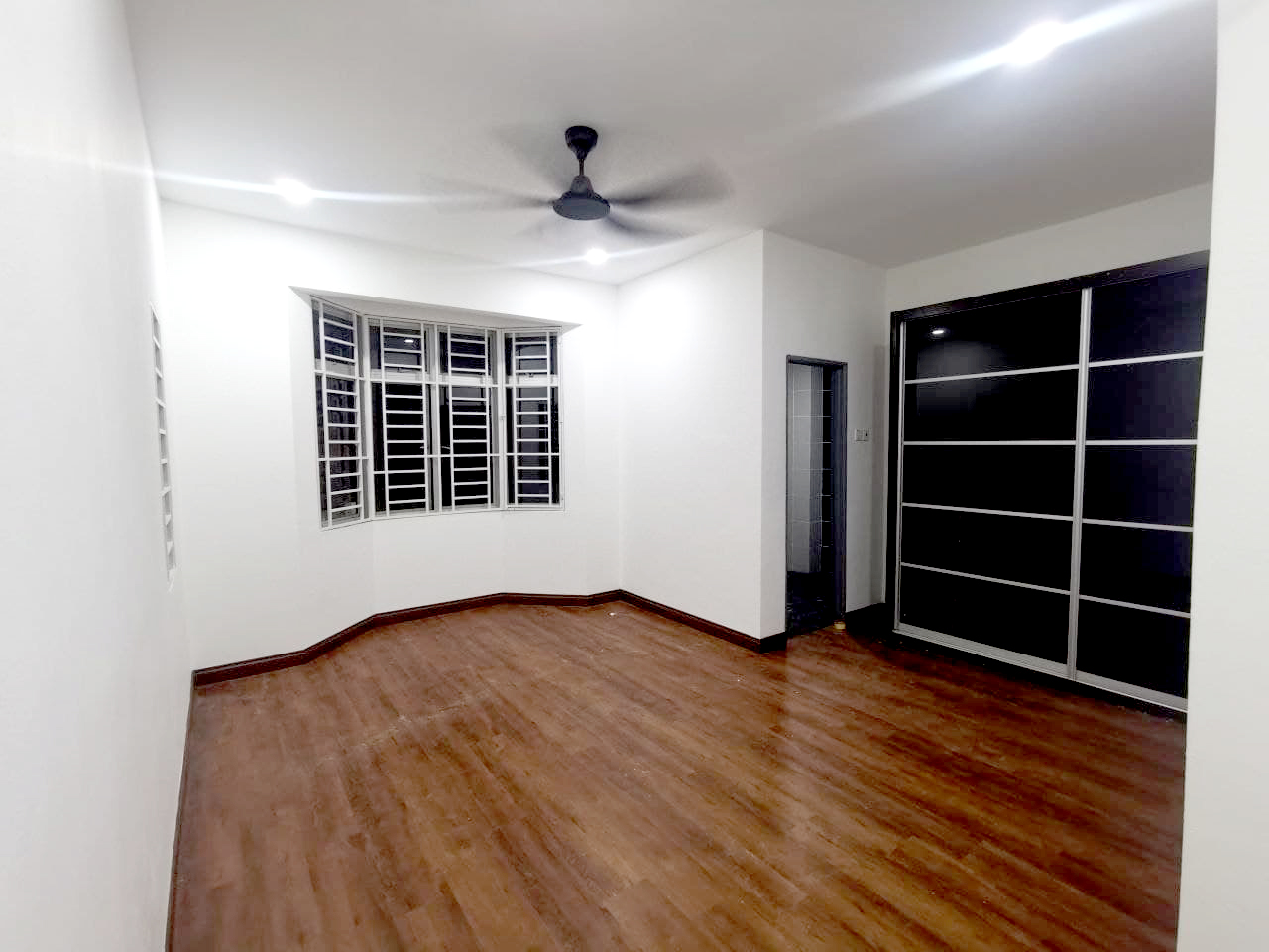 NEWLY RENOVATED END LOT Double Storey BSP - photo 5