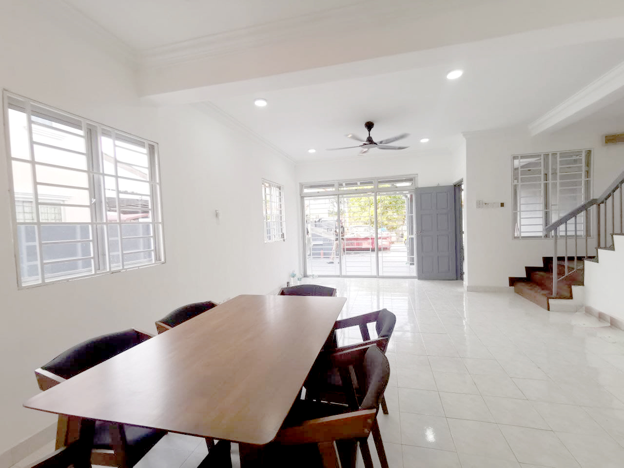 NEWLY RENOVATED END LOT Double Storey BSP - photo 8