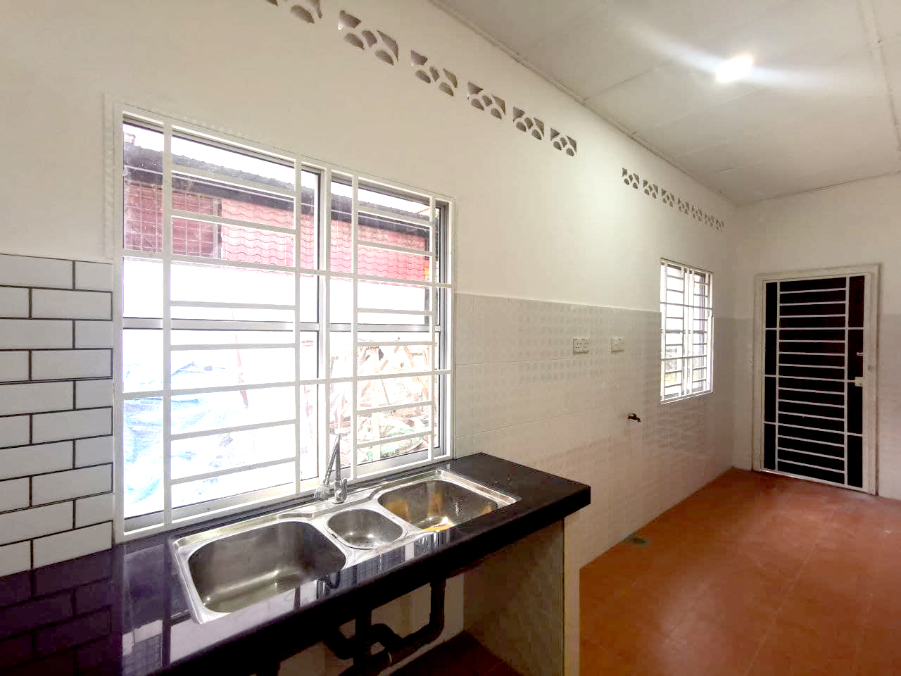 NEWLY RENOVATED END LOT Double Storey BSP - photo 9