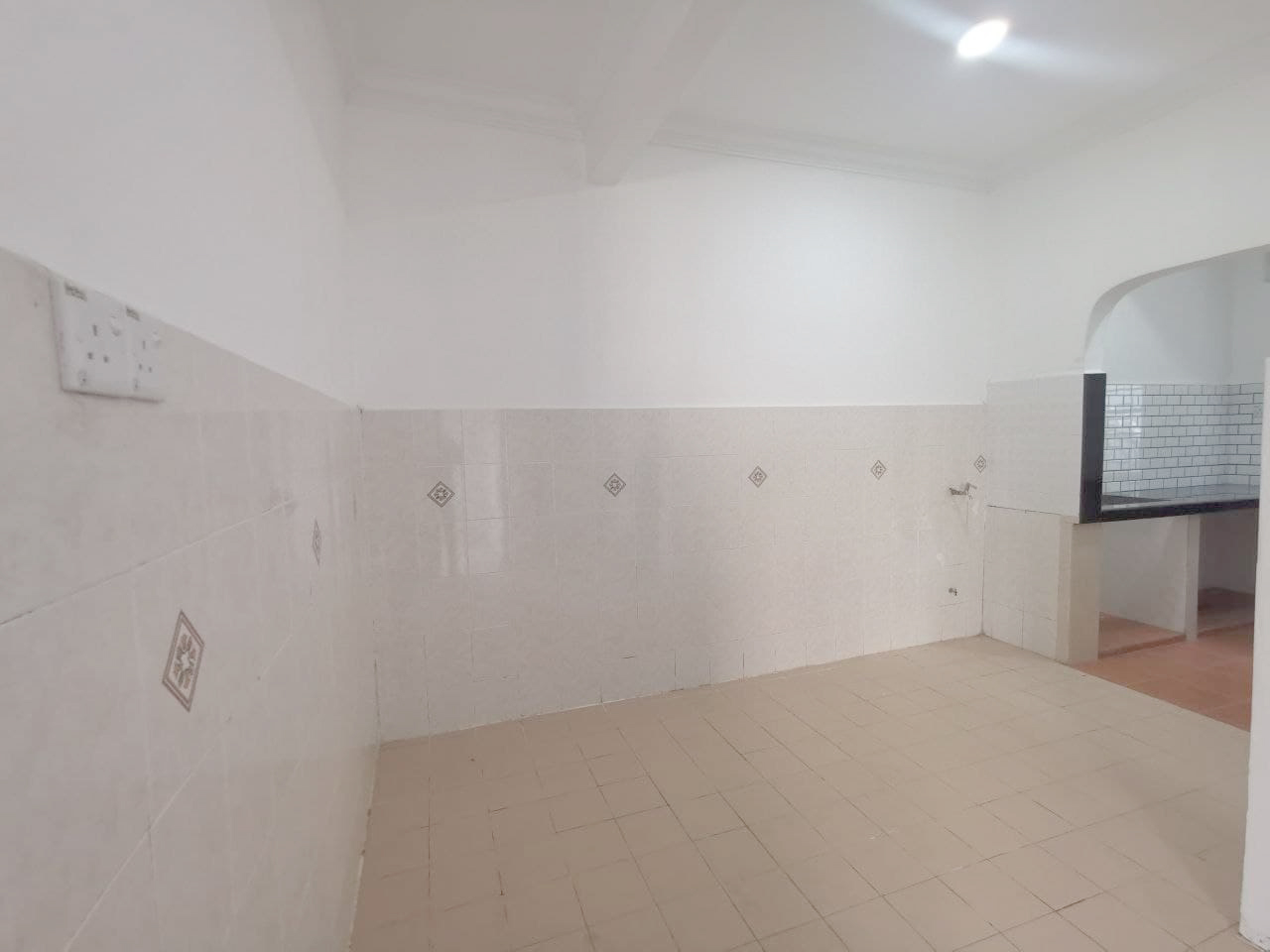 NEWLY RENOVATED END LOT Double Storey BSP - photo 10