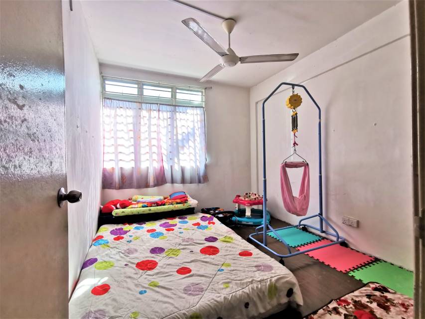 WITH LIFT Ground Floor Apartment Dengkil - photo 3