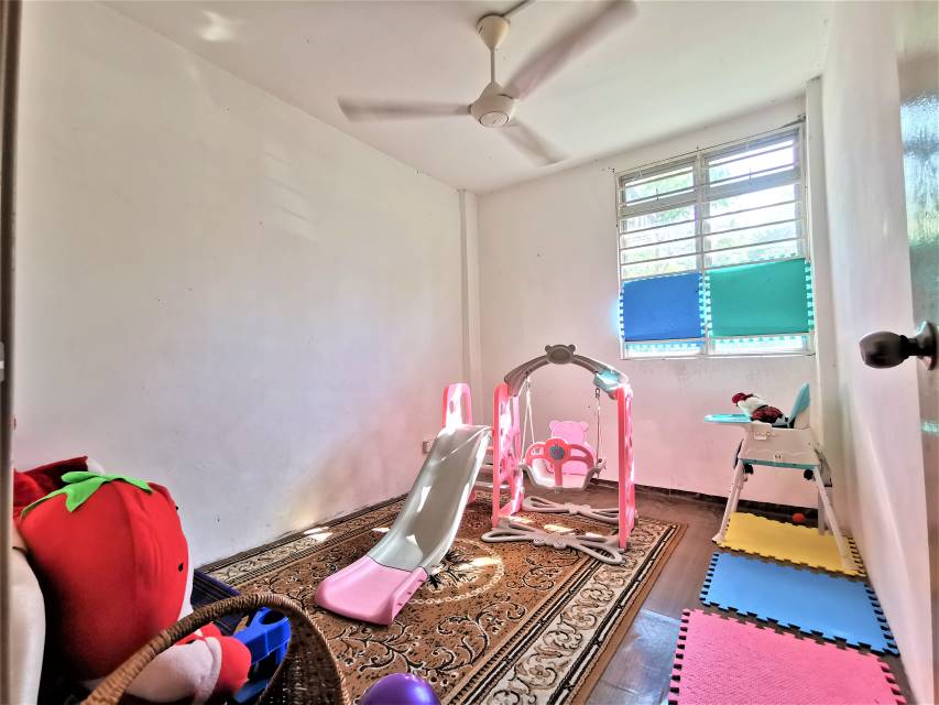 WITH LIFT Ground Floor Apartment Dengkil - photo 4