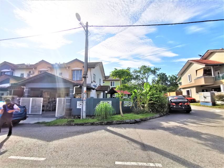 SPACIOUS CORNER 2 STOREY HOUSE AT BANDAR BUKIT MAH - photo 2