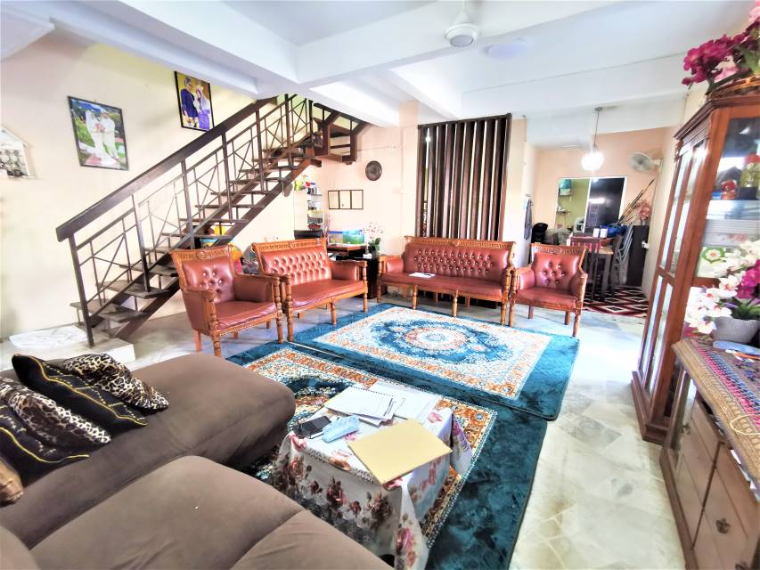 SPACIOUS CORNER 2 STOREY HOUSE AT BANDAR BUKIT MAH - photo 3