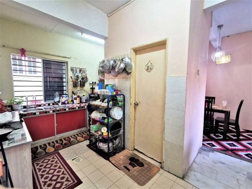 SPACIOUS CORNER 2 STOREY HOUSE AT BANDAR BUKIT MAH - photo 4