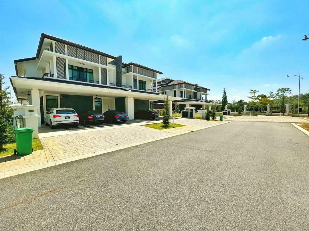FANTASTIC UNIT FACING OPEN SEMI D SEMENYIH