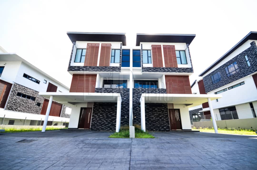 EXCLUSIVE ENKLAF SEMI-D SETIA ALAM FREE MERCEDES