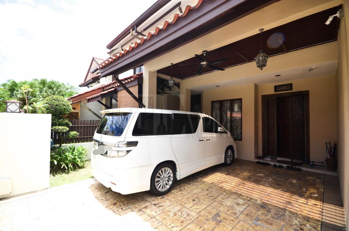 Renovated,2 Stry SuperLink House at TROPIKA 3