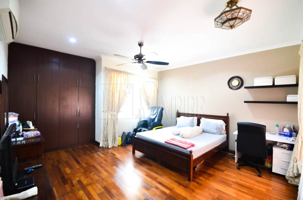 Renovated,2 Stry SuperLink House at TROPIKA 3 - photo 9