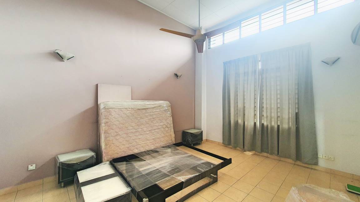 2 Storey Terrace at Jalan Jeriji, Bukit Jelutong - photo 3