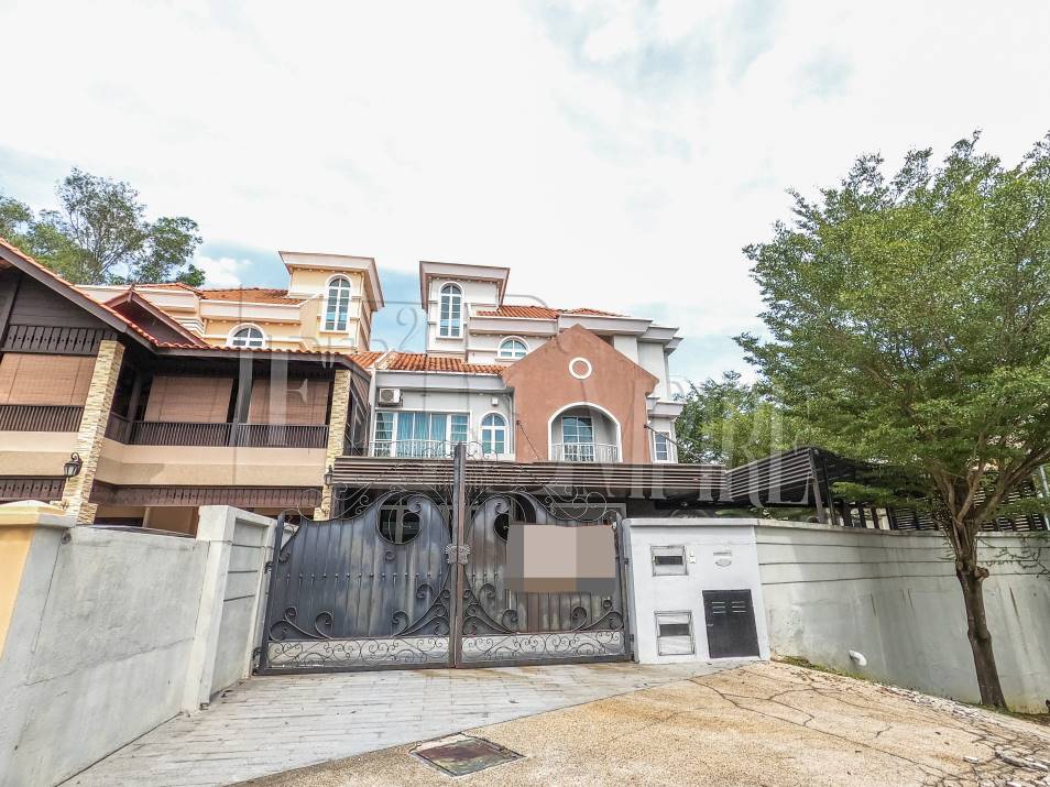 3 Sty Semi D Villa in Putramas Seksyen 7 Shah Alam - photo 2