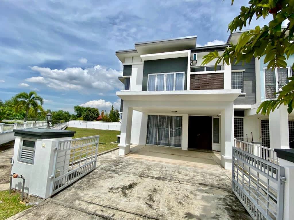 2 Storey Corner house Alam Impian Come with huge