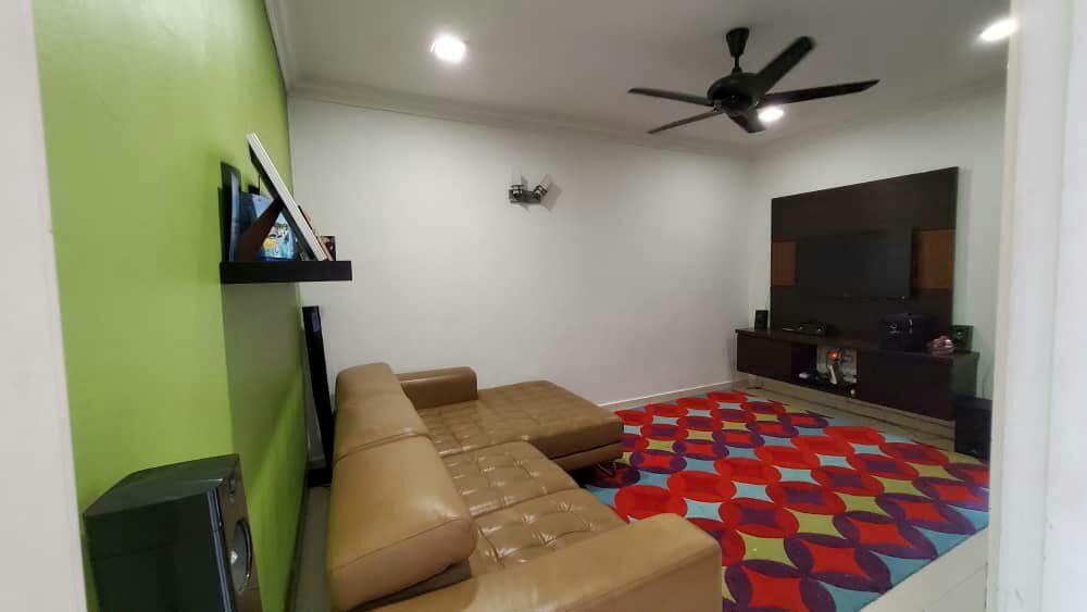 Furnished 2 and half Storey Bayu Perdana - photo 4