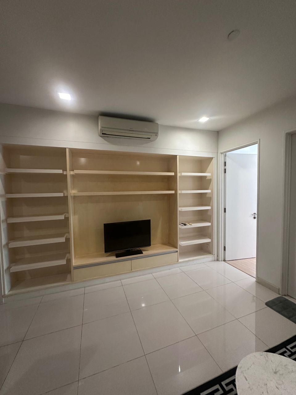 Camellia Serviced Suites - photo 4