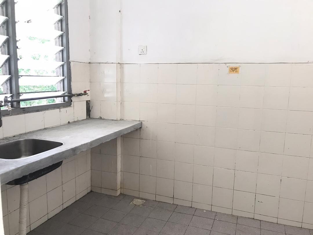 Taman Setia Balakong Apartment, Seri Kembangan - photo 4