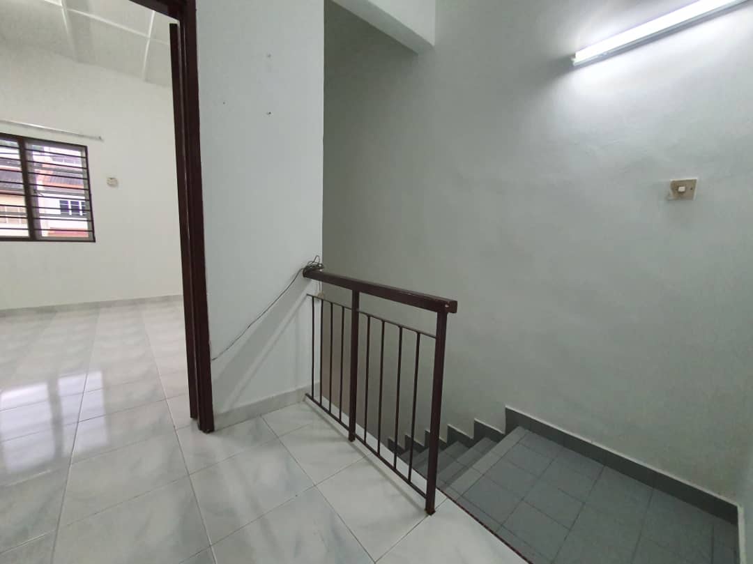 Double Storey Jalan J16, Taman Melawati, KL - photo 4