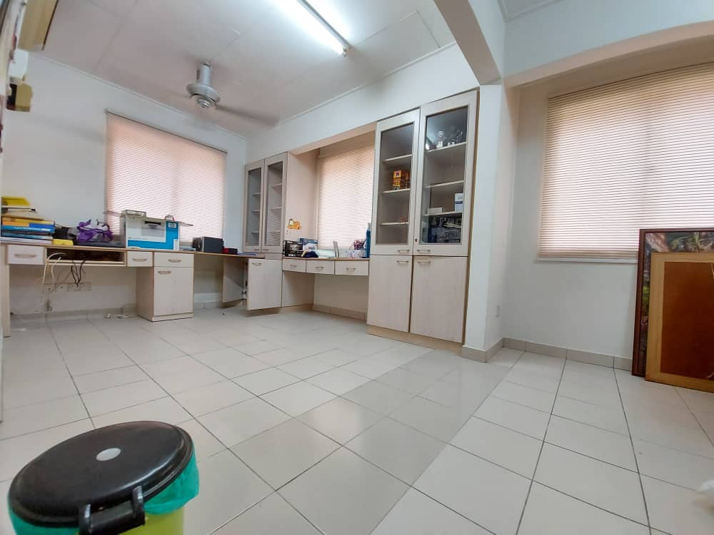 Coner Lot 2 Storey Jalan F4 Taman Melawati KL - photo 7