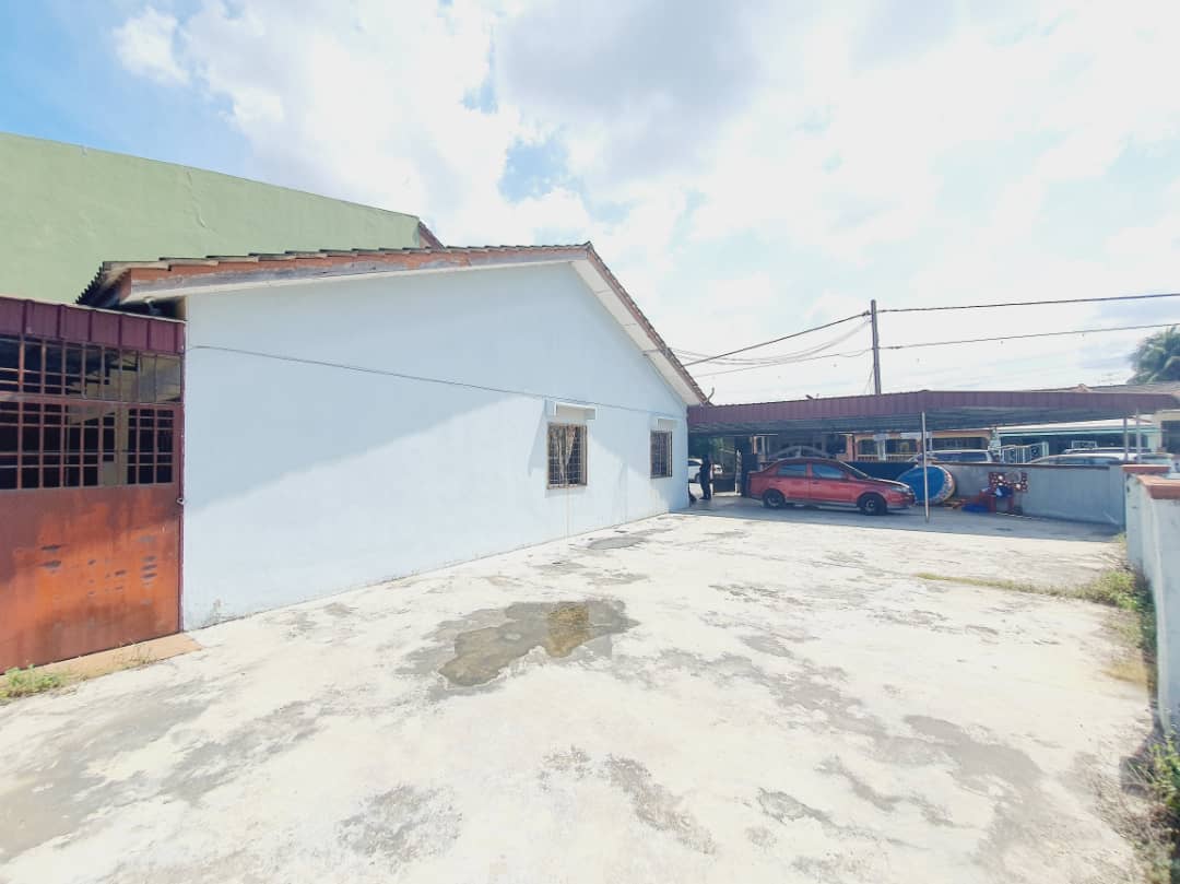 Corner Lot Single Storey Taman Sri Intan Seksyen 7 - photo 6