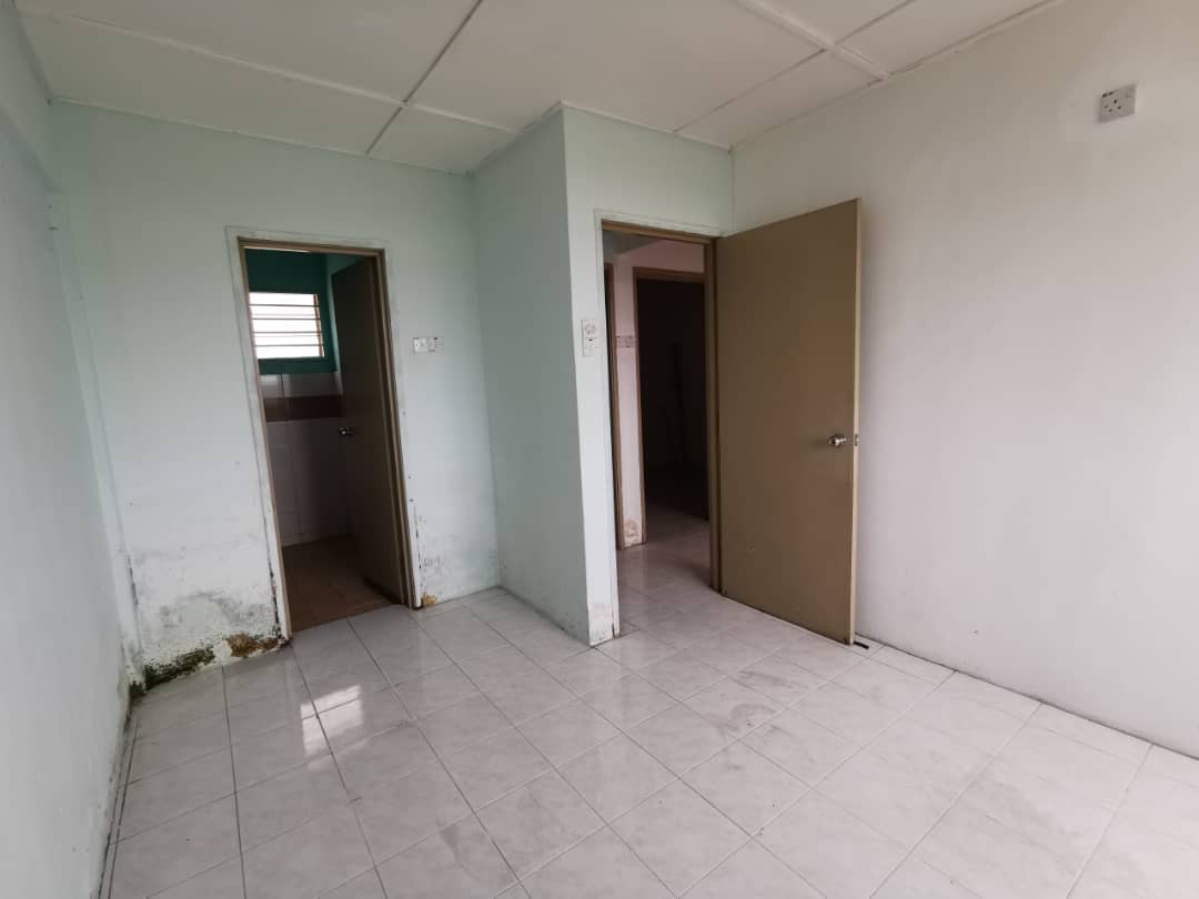Block B Apartment Taman Topaz, Dengkil, Selangor - photo 5