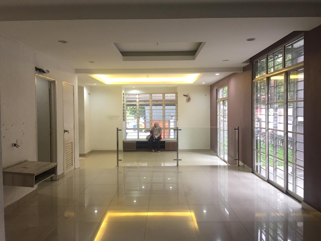 RENOVATED SEMI-D Taman Desa Baru 1 Kajang - photo 2