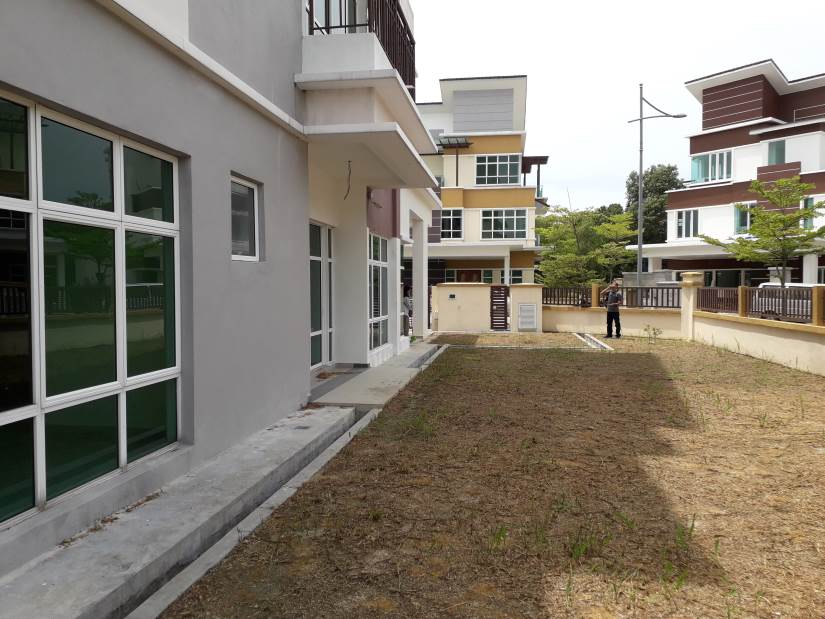 NEW 3 STOREY SEMI-D, Avenue 4, Lake Valley, BTHO - photo 3