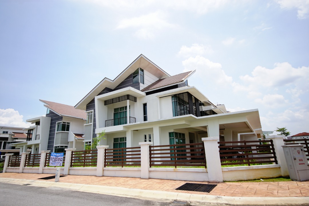 CORNER LOT Seksyen 8,