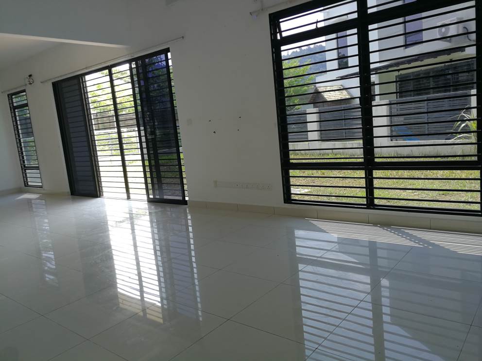 REDUCED PRICE CORNER 2 storey terrace - photo 4