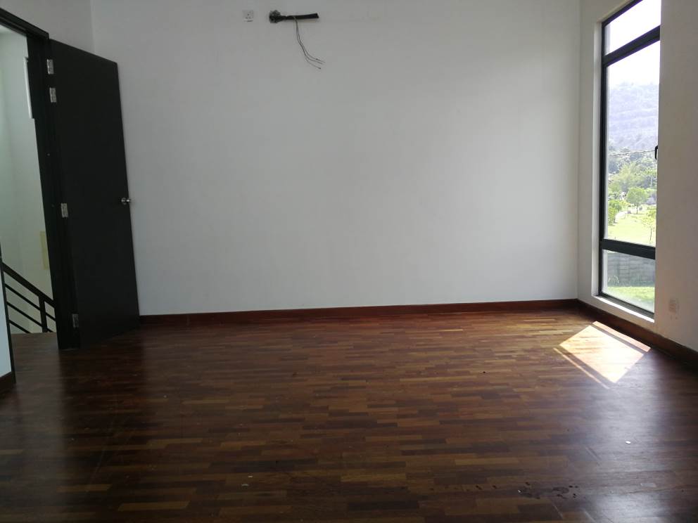 REDUCED PRICE CORNER 2 storey terrace - photo 6