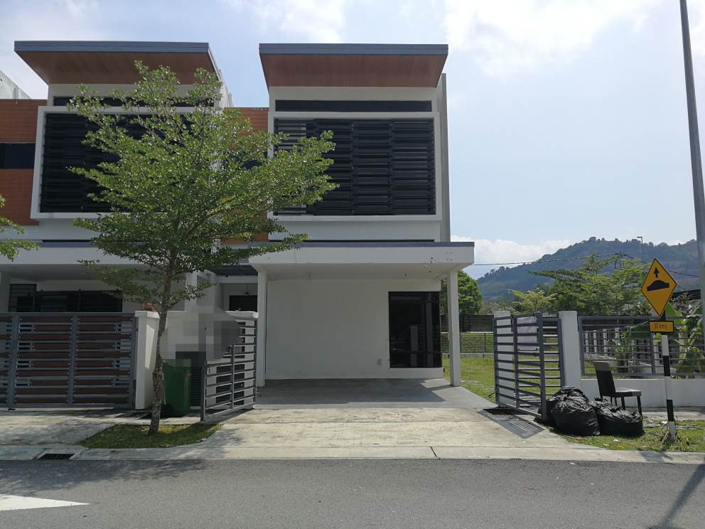 REDUCED PRICE CORNER 2 storey terrace