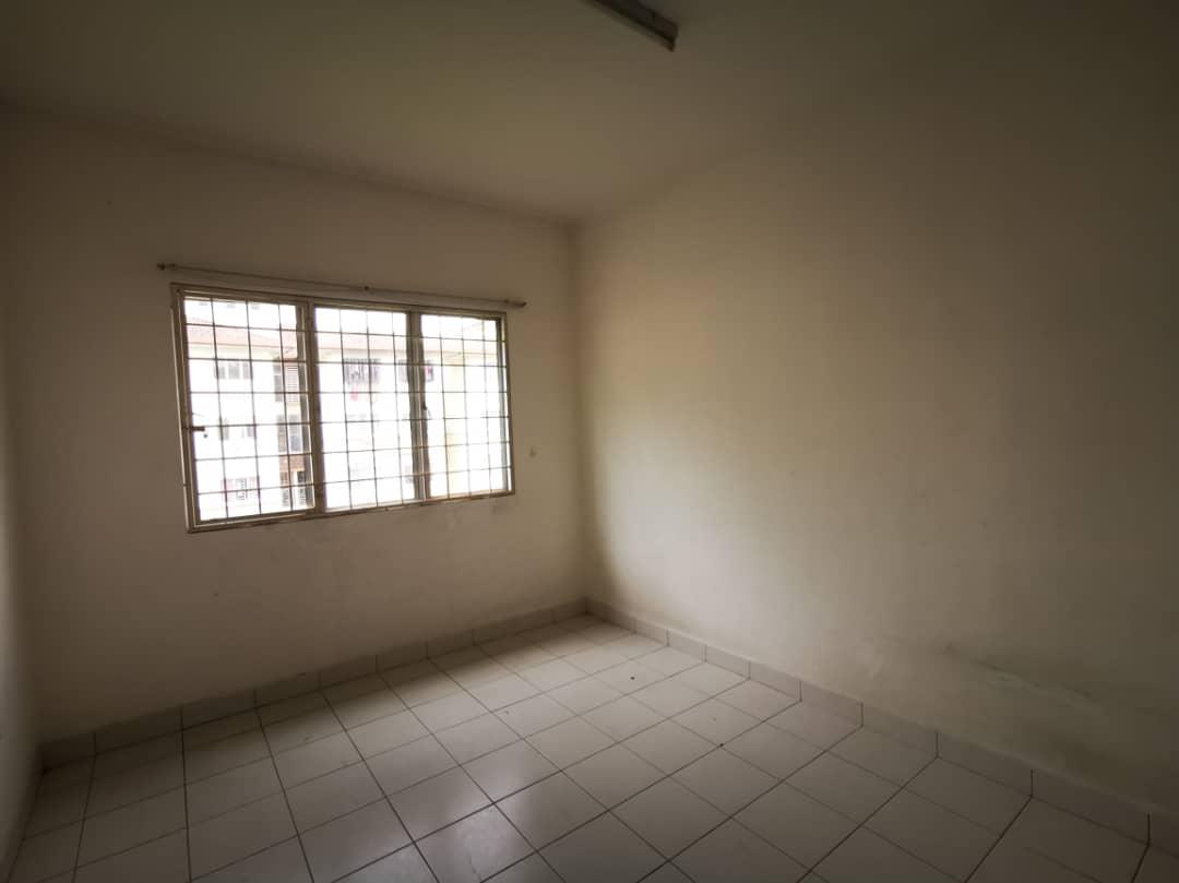 Pangsapuri Teratai Jalan 1, Taman Sutera, Kajang - photo 4