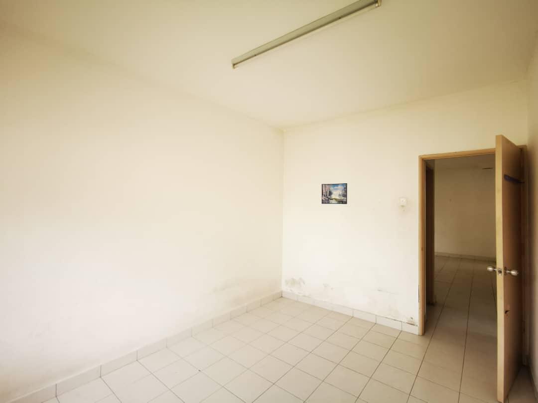 Pangsapuri Teratai Jalan 1, Taman Sutera, Kajang - photo 5