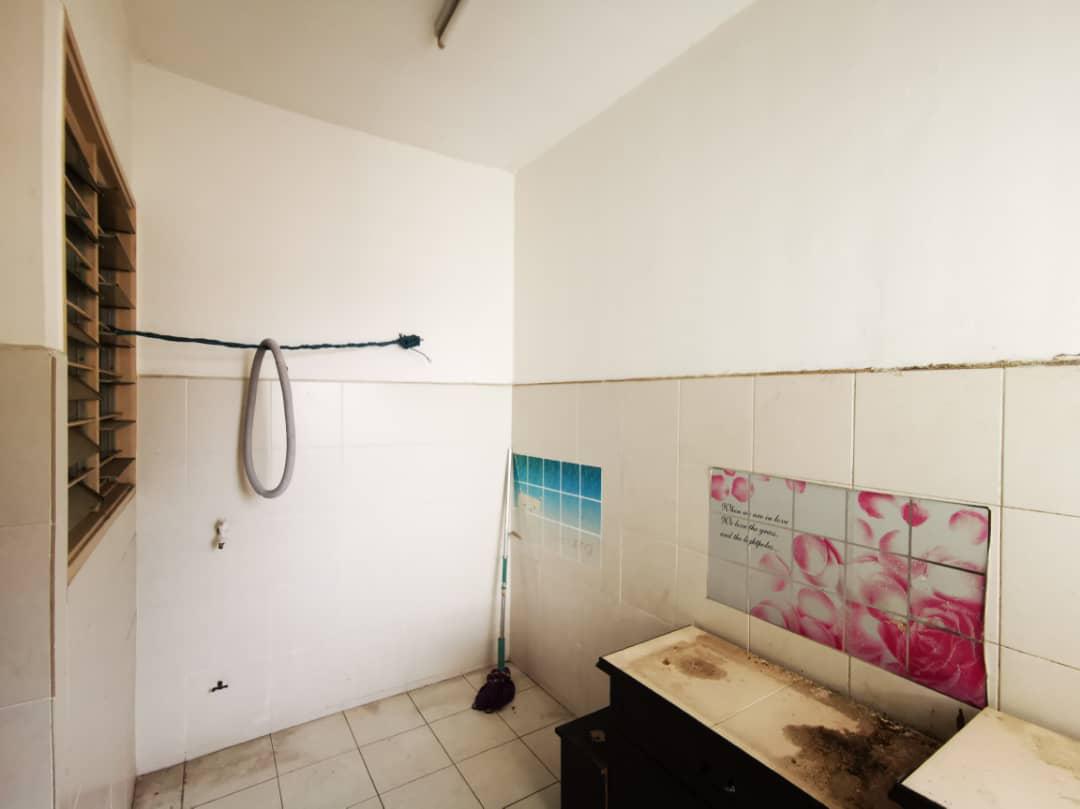 Pangsapuri Teratai Jalan 1, Taman Sutera, Kajang - photo 6