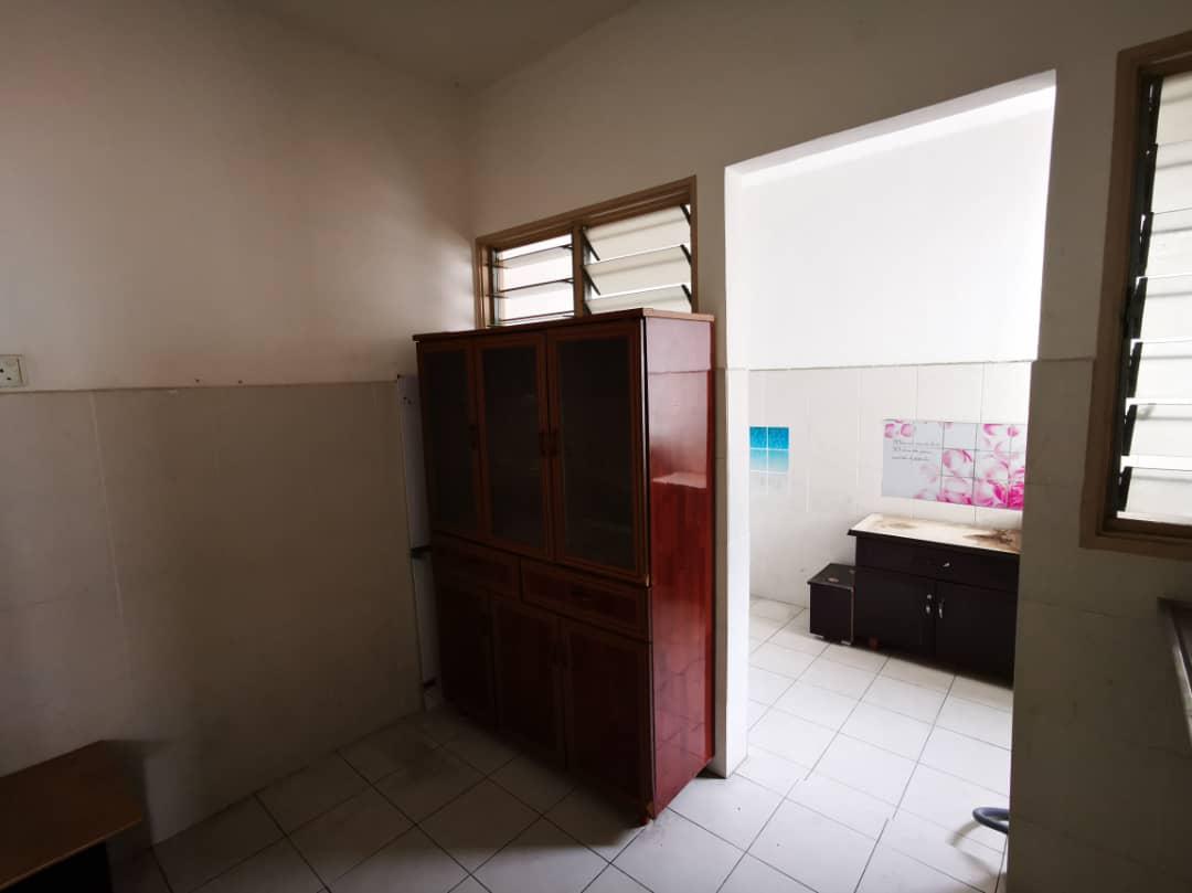 Pangsapuri Teratai Jalan 1, Taman Sutera, Kajang - photo 8