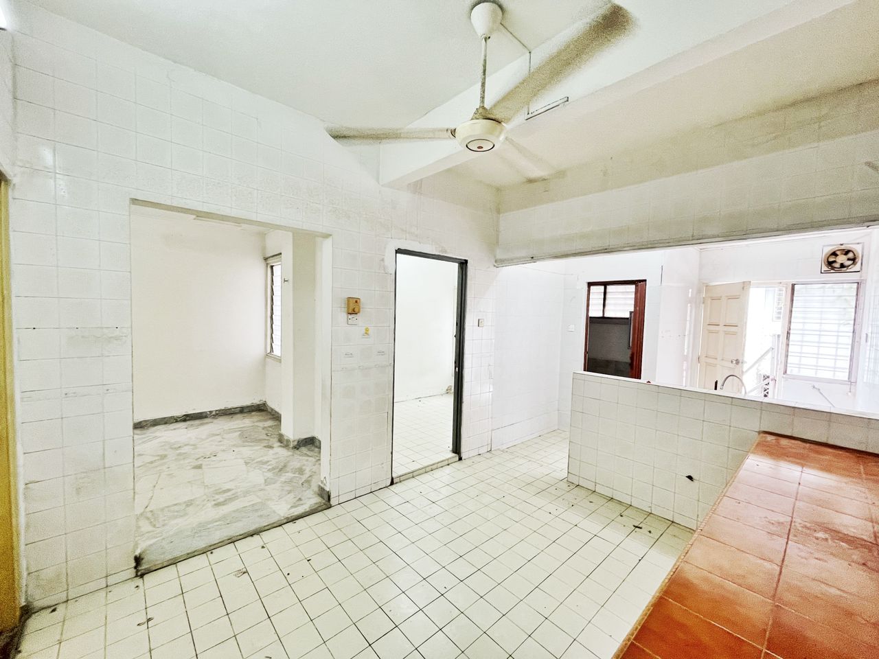 Below Market Price Double Storey Seksyen 8, - photo 3
