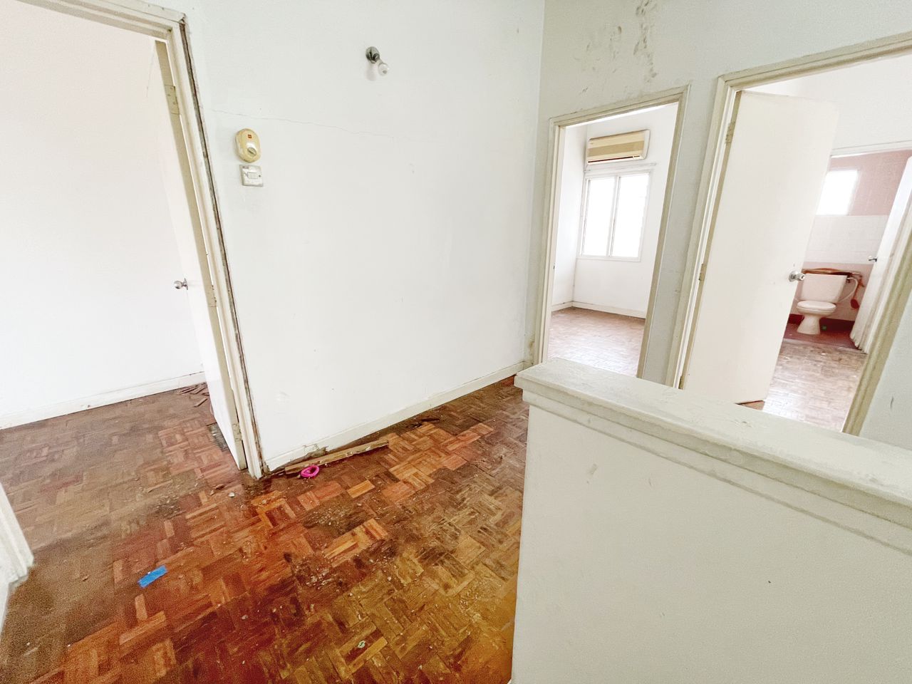 Below Market Price Double Storey Seksyen 8, - photo 8