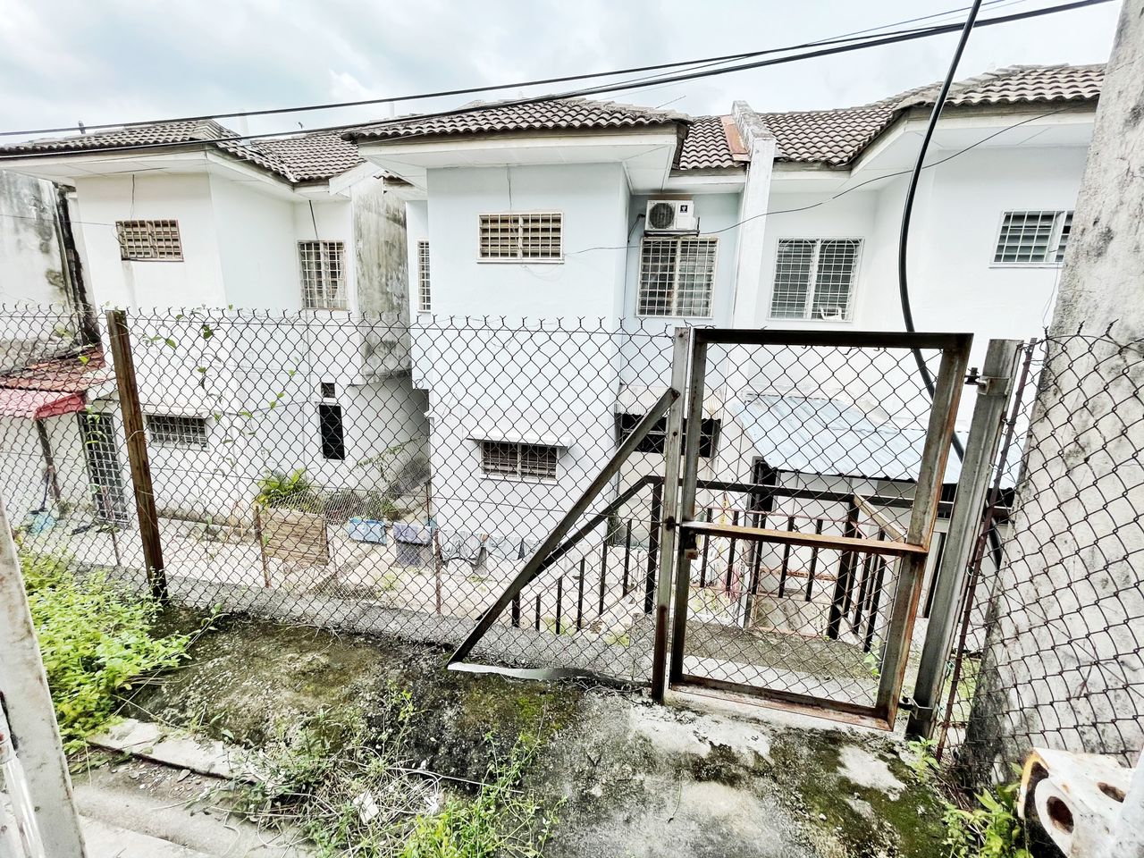 Below Market Price Double Storey Seksyen 8, - photo 10