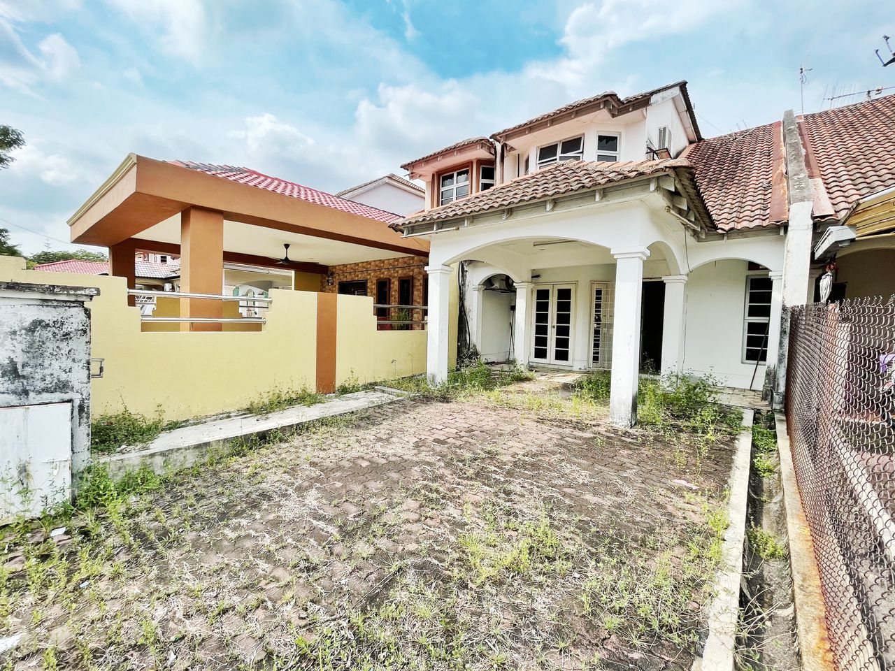 Below Market Price Double Storey Seksyen 8, - photo 11
