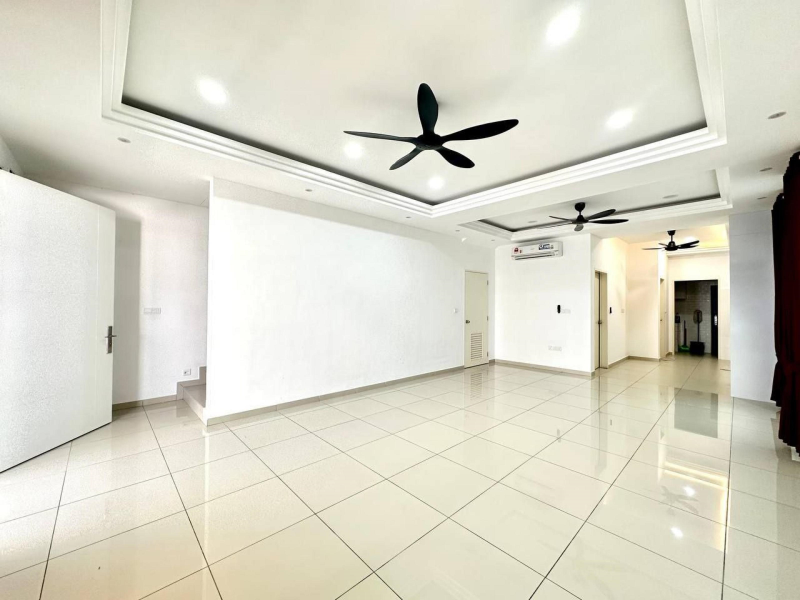 RENOVATED End Lot  2sty Terrace Tiara Sendayan - photo 4