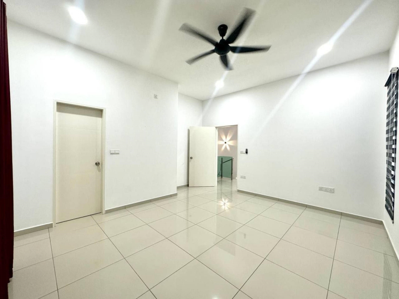RENOVATED End Lot  2sty Terrace Tiara Sendayan - photo 12