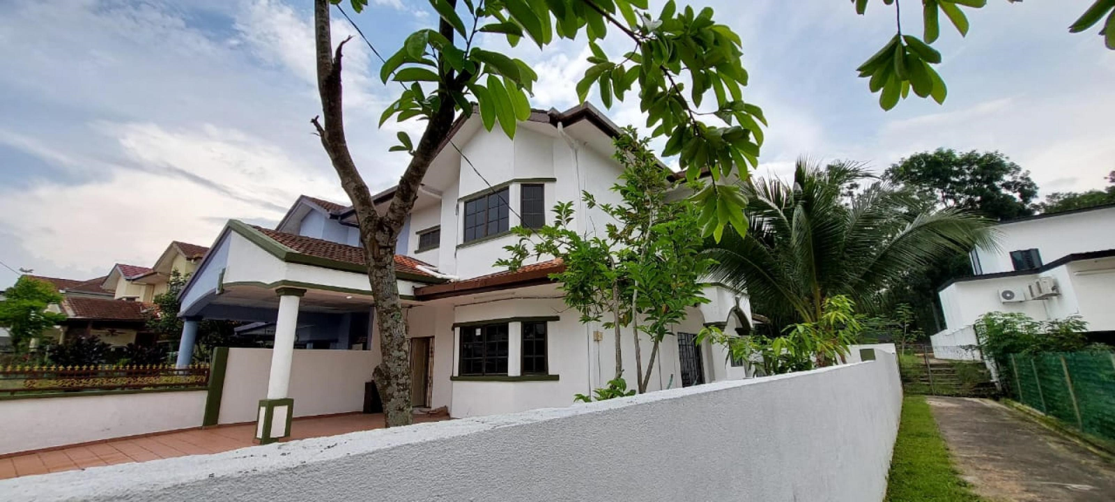 Freehold 2sty Semi D, Taman Puncak Utama, Kajang - photo 2