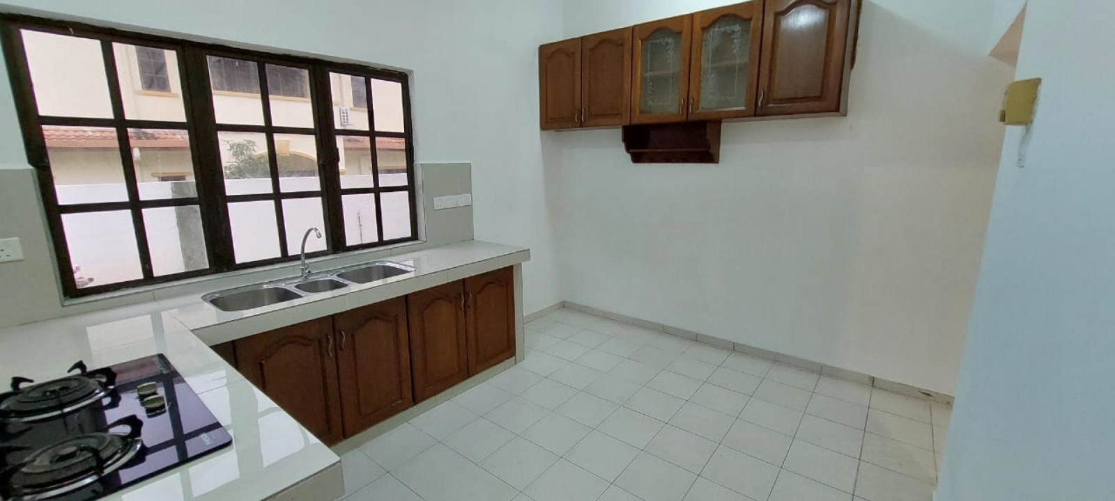 Freehold 2sty Semi D, Taman Puncak Utama, Kajang - photo 6