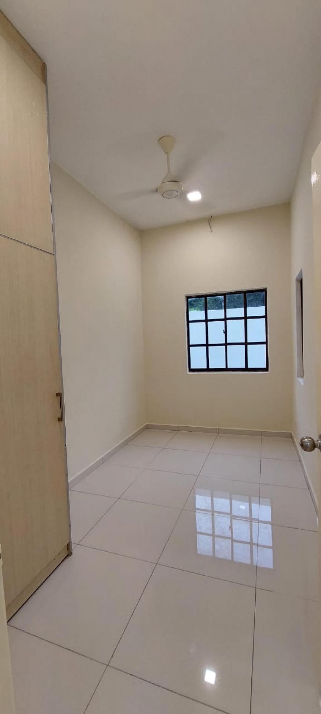 Freehold 2sty Semi D, Taman Puncak Utama, Kajang - photo 8