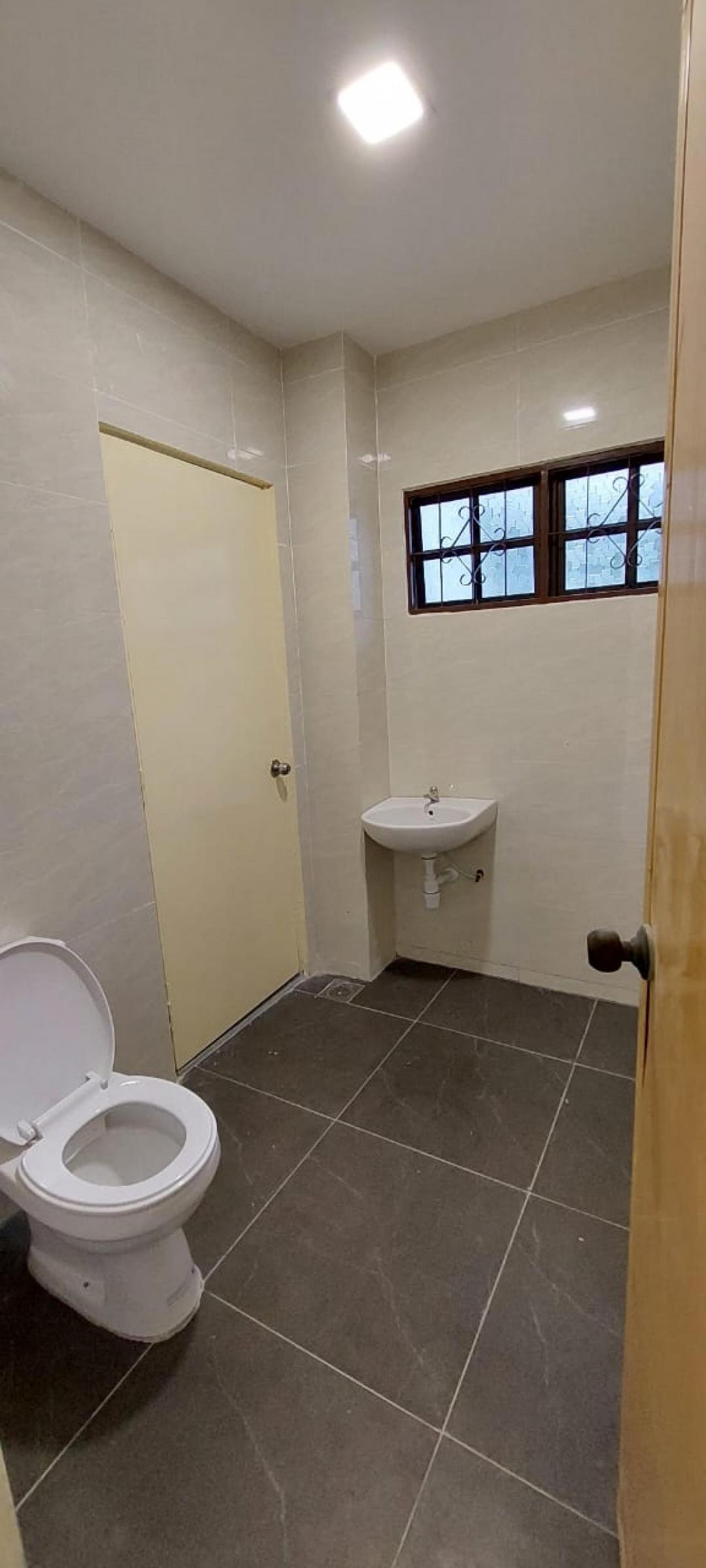 Freehold 2sty Semi D, Taman Puncak Utama, Kajang - photo 11