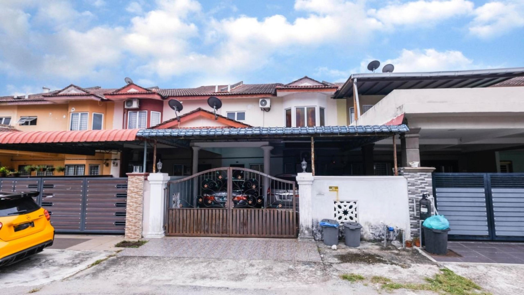RENOVATED DOUBLE STOREY TERRACE - TAMAN HARMONI - photo 2