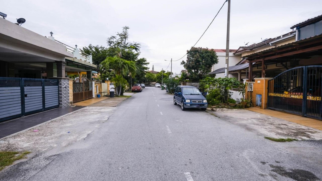 RENOVATED DOUBLE STOREY TERRACE - TAMAN HARMONI - photo 3