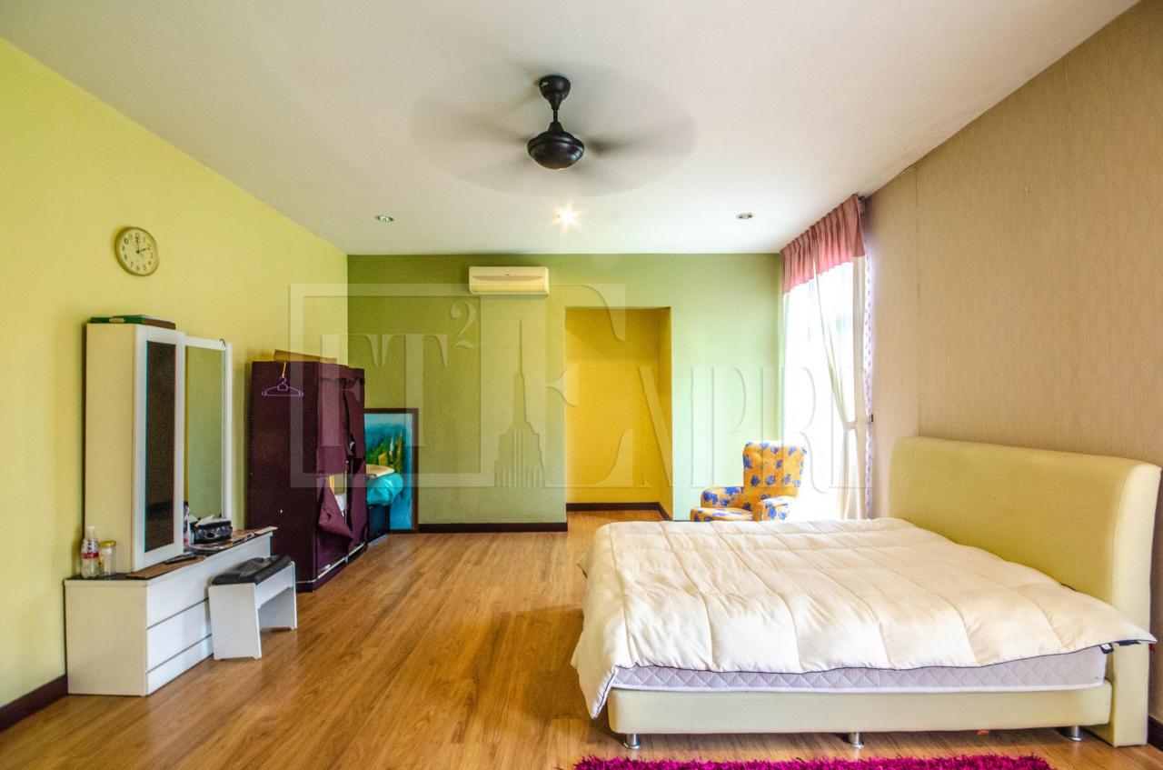 BUNGALOW CUL-DE-SAC COUNTRY HEIGHTS - photo 13