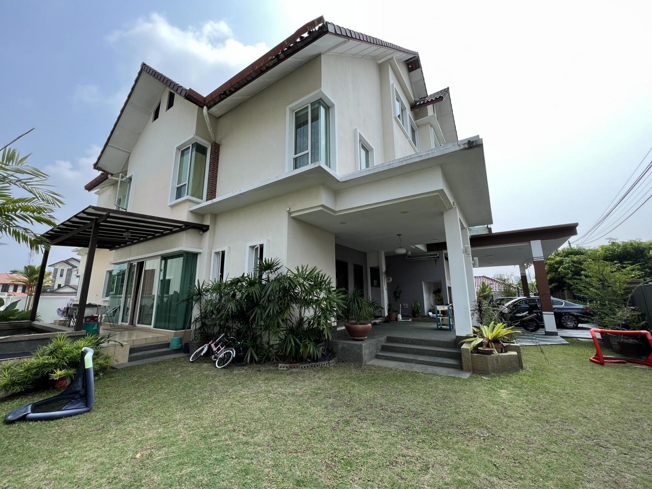 Bungalow with Pool, Country Heights, Kajang - photo 2