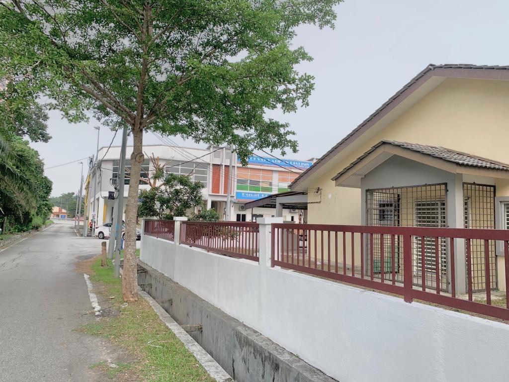 Single storey Taman halijaton telok panglima garan - photo 4