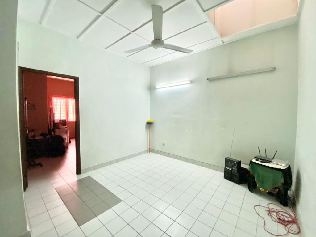 Double storey terrace house sungai cincin seksyen - photo 13