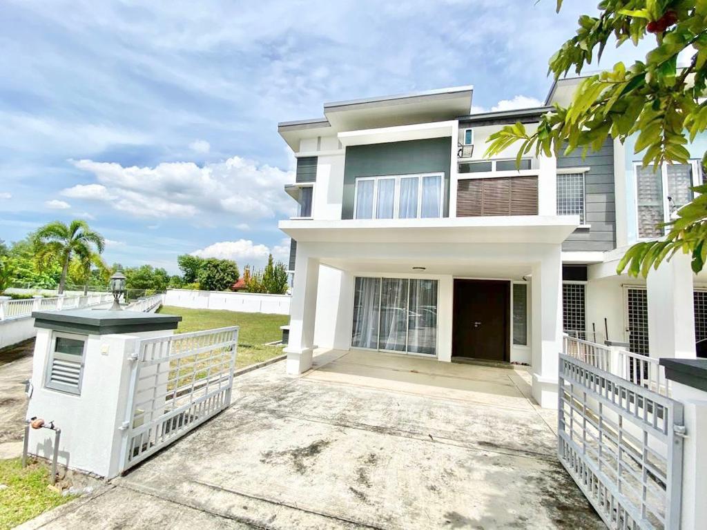 Superlink Corner Lot Alam Impian Type Viola Shah a